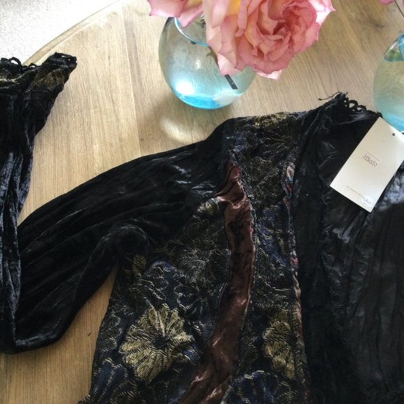 Vers Velvet and Lace Jacket - Picture 6 of 9